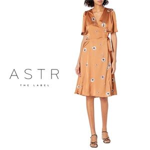ASTR the Label Fiona Floral Wrap Dress in Bronze/Rust Size Small